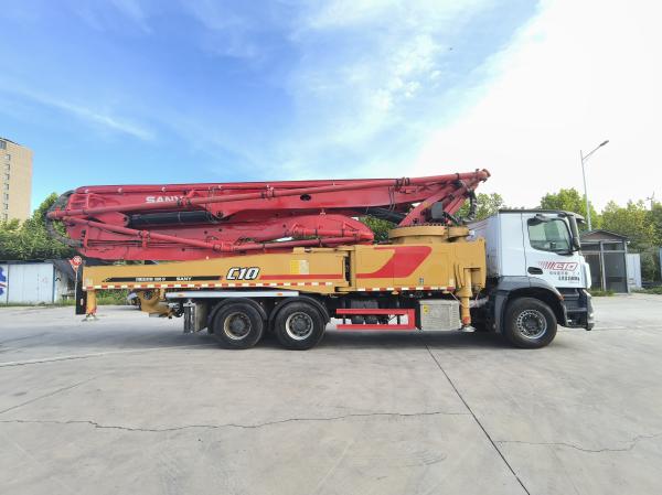 Camión bomba de hormigón Sany 52M de 2020 sobre chasis Mercedes-Benz