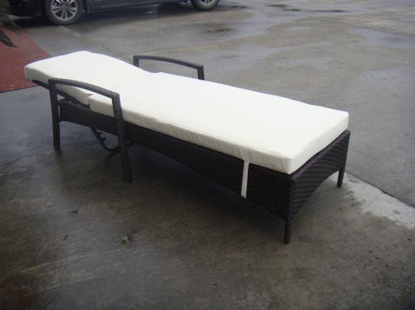 Indoor / Outdoor Rattan Wicker Sunlounger , Beach Lounge Chair