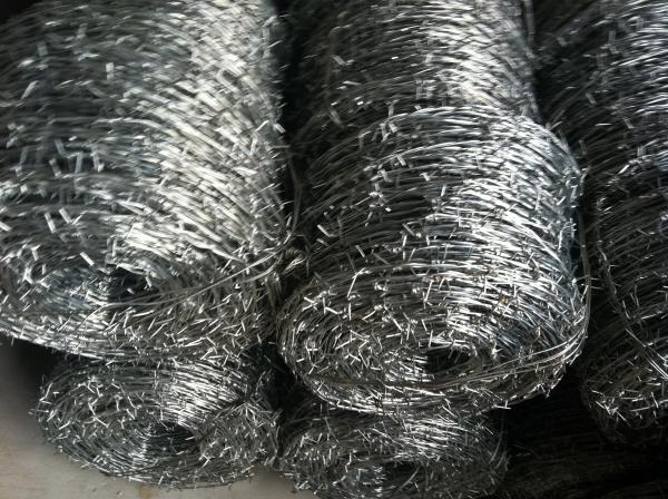 china supplier barbed wire chain link fence, stainless steel chain link fence