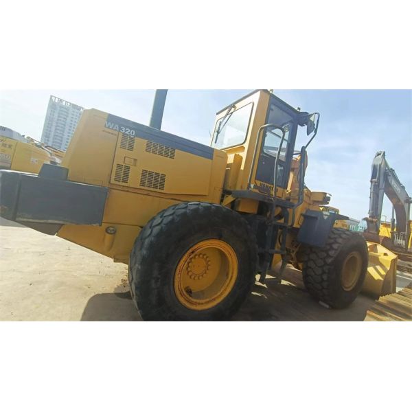 KOMATSU WA320 использовало землю затяжелителя 14000KG колеса двигая WA320-3