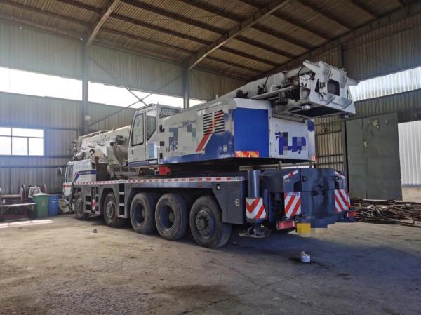 12 années de certification ISO9001 Ventes de grues mobiles pour camions 130 tonnes et taille 12*2,5*3,38m