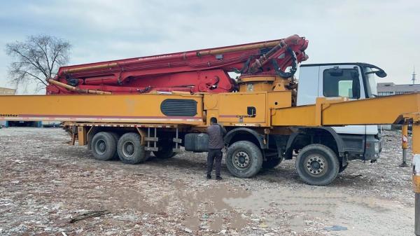 2013 Putzmeister 53m caminhão de bomba de concreto em estoque para venda