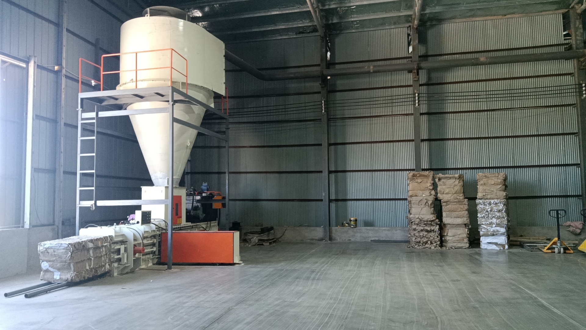 Energy Saving Vertical Hydraulic Waste Paper Baler With 6-8t/H Capacity