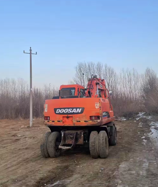 Оригинальный экскаватор на колесах Doosan DH150 высокой производительности