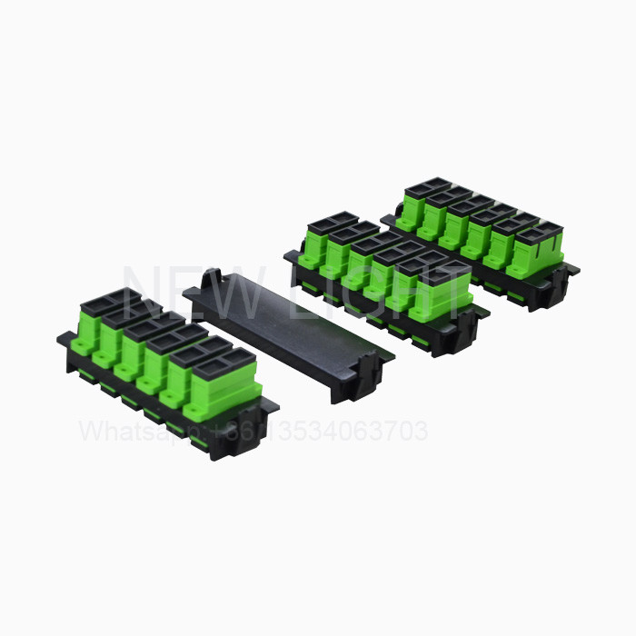 24 портов Волоконно-оптическая пластырь панель LC / APC соединители стойка монтажное