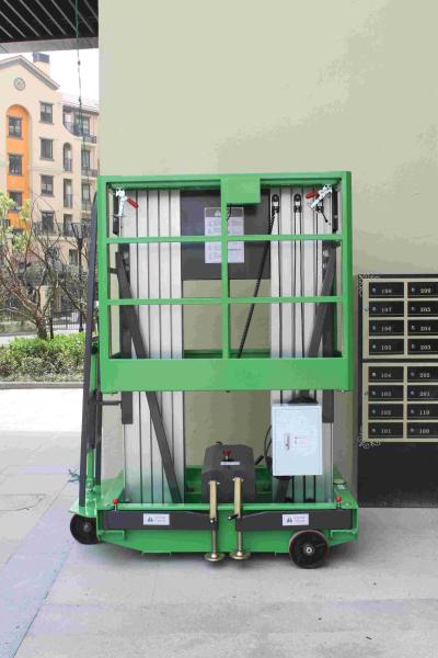 Rebocando o elevador hidráulico dobre a plataforma de trabalho aéreo 12m e 200Kg de carregamento do mastro