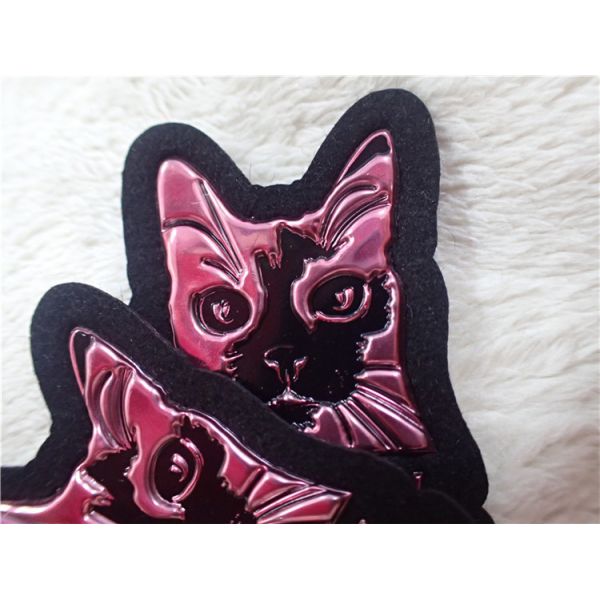 O couro gravado dos bens remenda etiquetas vermelhas da roupa do logotipo/couro de TPU