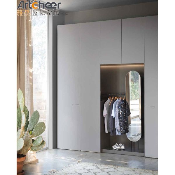 Customizable Size Wardrobe with Melamine Finish and Hinged Door for Modern Bedroom Furniture