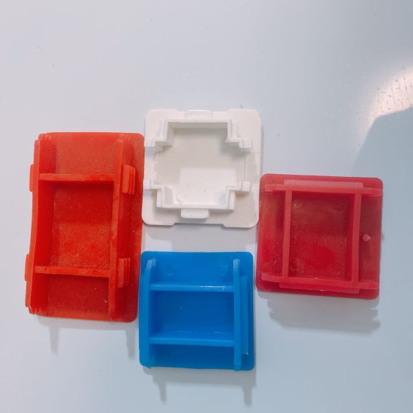 Стальная крышка конца Pvc крышки конца канала распорки OEM OBM белая 41x62mm стальная