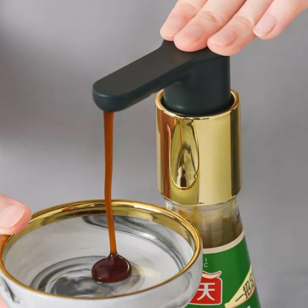 Kitchen tools Leak-Proof Squeeze Hand Press Bottle Oyster Sauce Dispenser Pump