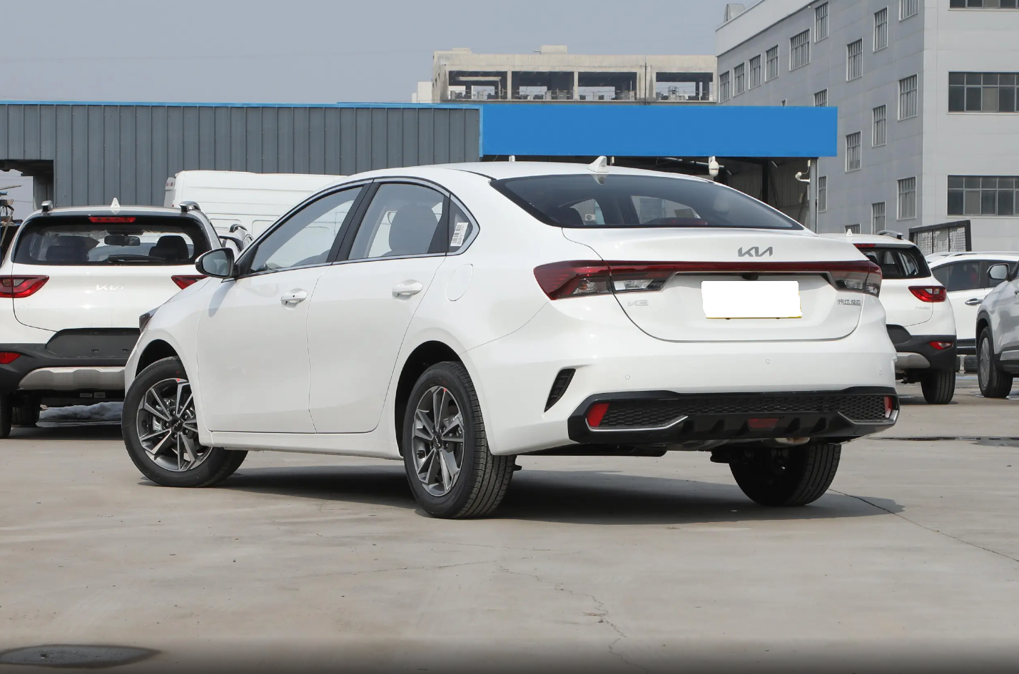 Левое рулевое управление Литий батарея KIA K3 2024 Электромобиль Энергетическое транспортное средство Седан для взрослых