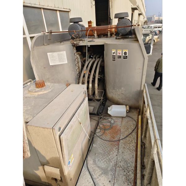 Concrete vehicle pump 10528 liberation chassis construction machinery price