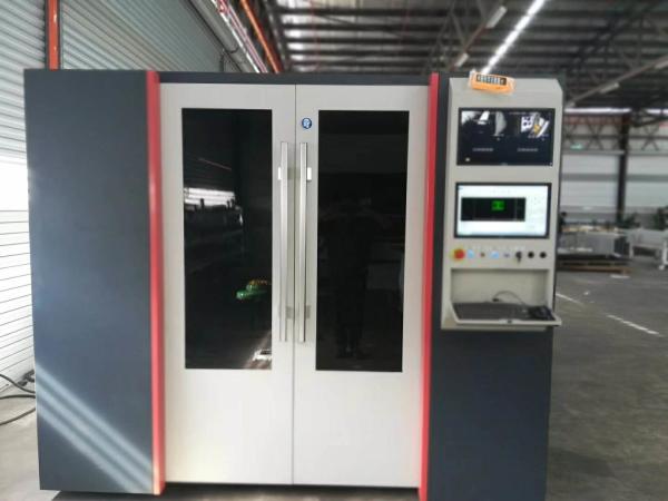 Auto Focus Cutting Head Metal Laser Cutter , Laser Cutting Equipment High Accuracy
