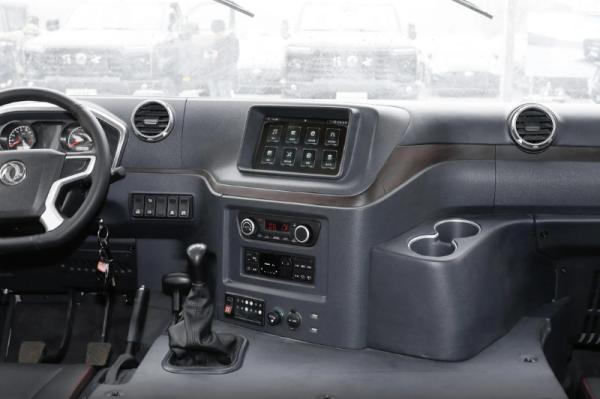 Off Road Four Wheel Drive Dongfeng M-Terrain M50 917 Strong Power Diesel Vehicle