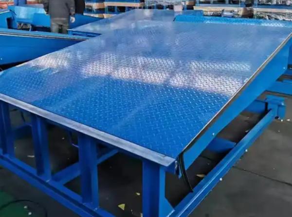 Taller de niveladores de puertas de muelle eléctricos Placa de muelle automática 25000-40000LBS Diseño seguro para carga segura Cilindro de carga mecánico automático de acero Nivelador de rampa de muelle hidráulico