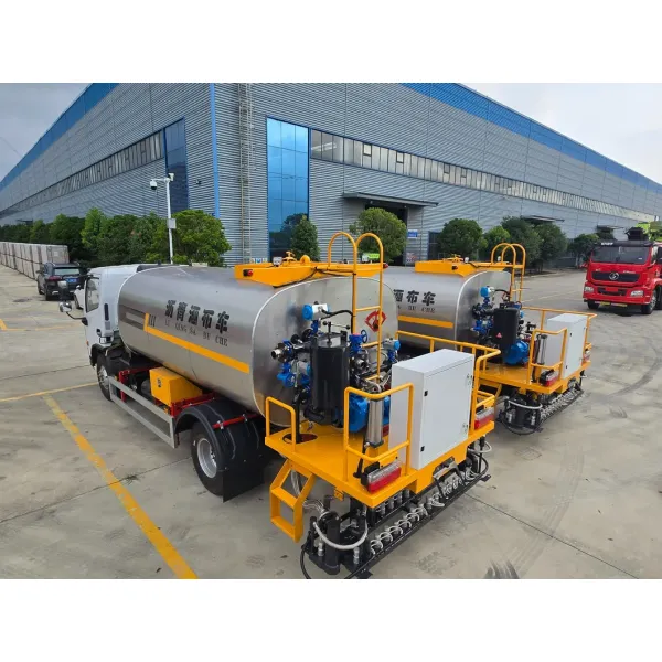 Heavy-Duty Dongfeng 8t Asphalt Distributor for Road Construction