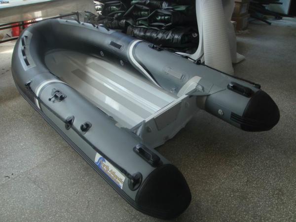 3  Chamber Aluminum Fishing Boats , Durability 330cm Small Aluminum Boats