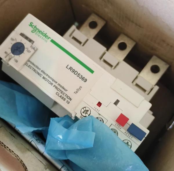 Relés de sobrecarga térmica Schneider Electric LR9D5369 TeSys LRD 90-150A Clase 10 Para Interruptor Automático NSX