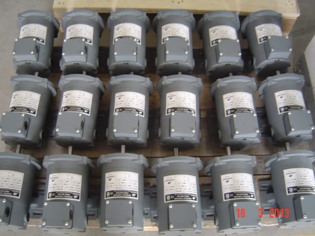 Китай Высокое качество TEFC 90V 1/2hp высокая скорость высокий крутящий момент Nema 48C бесшовный электрический двигатель постоянного тока