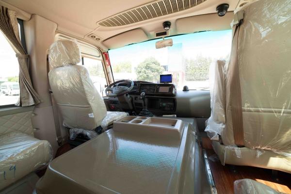 Quality Assured Out Swing Door Transport Toyota Coaster 4435mm Wheelbase