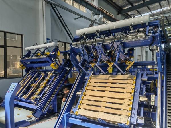 Pálete de madeira do Euro que prega a linha de produção de madeira da pálete da máquina 1300mm