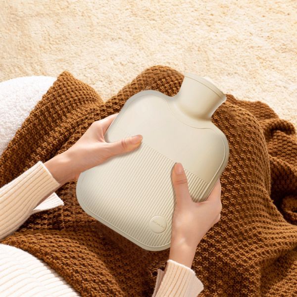 Rubber Hot Water Bottle With Soft Cover , 2L 1L Hot Water Bag For Cramps Pain Relief