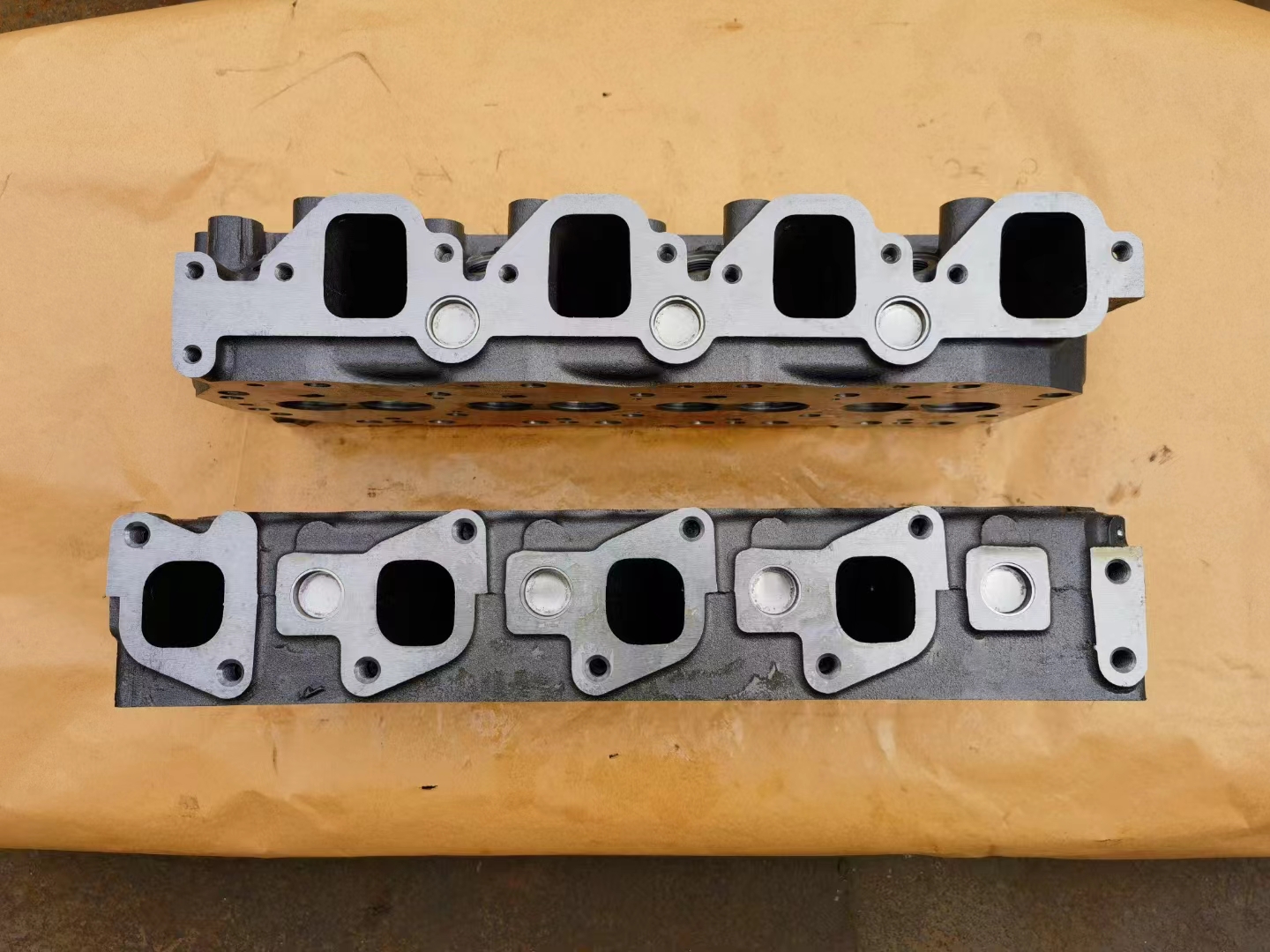 Головка цилиндра двигателя литого железа для 2,3 литров Nissan TD23