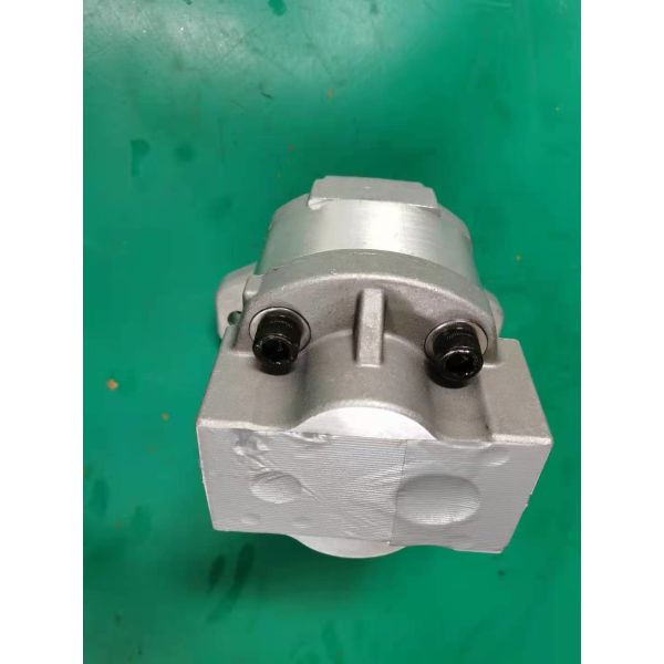 705-11-30110 SAL40  Komatsu Bulldozer Gear Pump D455A  6.181KGS