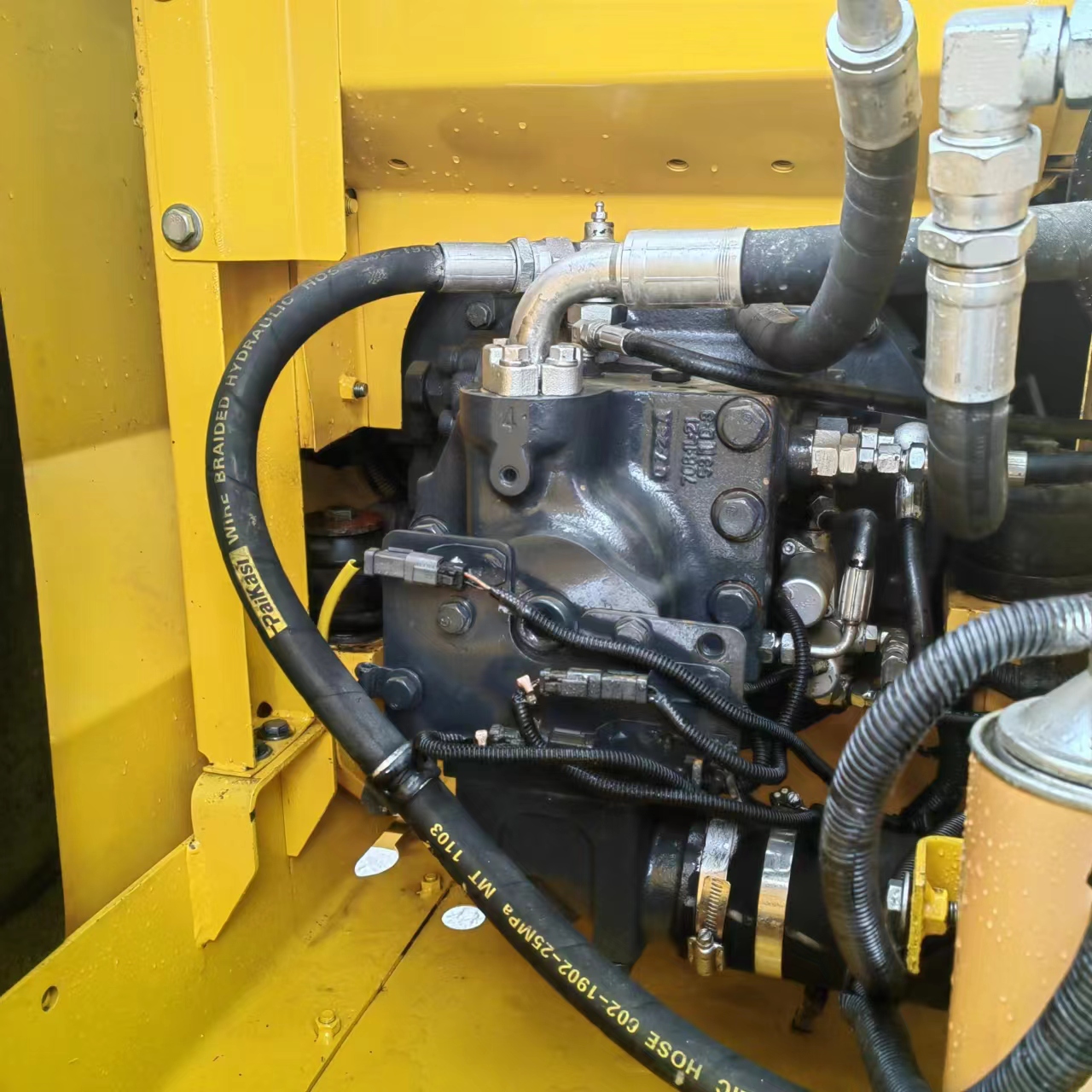 Оригинальный Подержанный Комацу 130 pc130-7 Crawler Excavator 13 тонны Подержанный Комацу Excavator