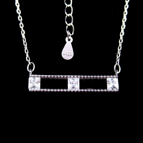 Ожерелье Зирконя стерлингового серебра танцев привесное кубическое с красной округлой формой пункта