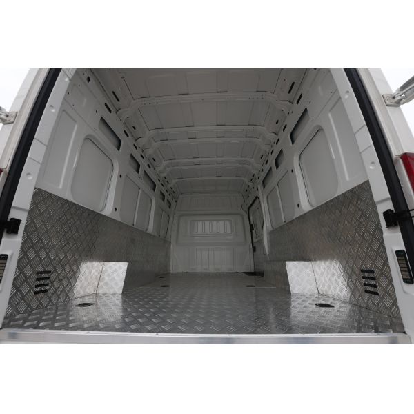 Hudson Electric Logistics Van The Ultimate Solution for Commercial Vehicle Transport