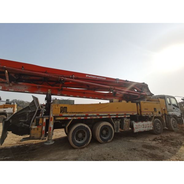 Pompe à béton orange semi-sec de type 42m pompe à béton à béton utilisée