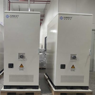 Sistemas de almacenamiento de energía con baterías renovables 100V - 1000V Almacenamiento de baterías industrial