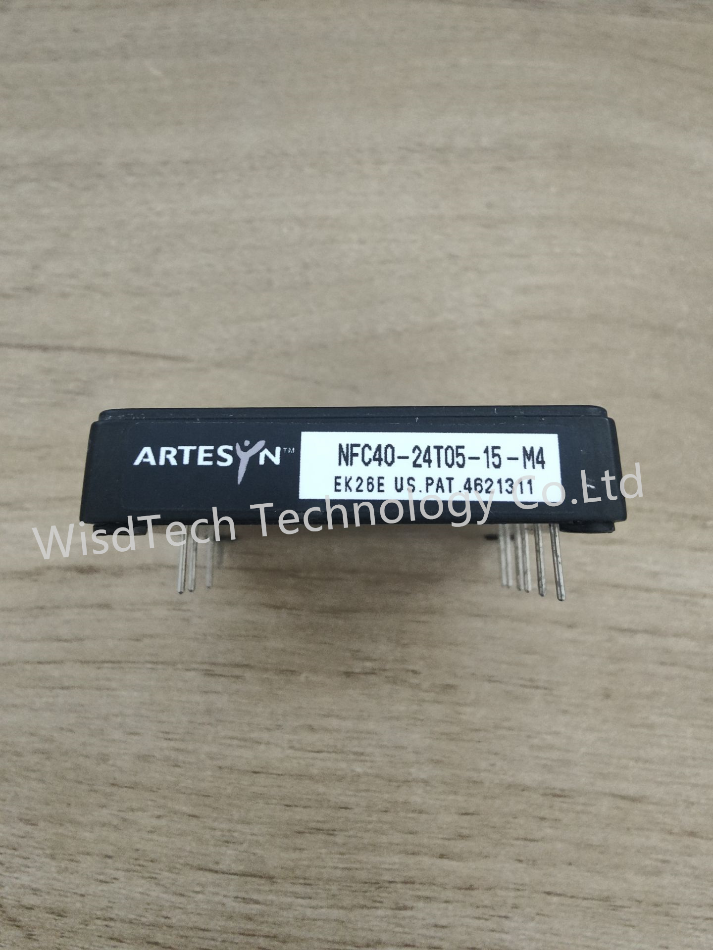NFC40-24T05-15-M4 Одно и тройное выходы 40 Ваттов Широкие входные преобразователи постоянного тока и постоянного тока Модуль IGBT