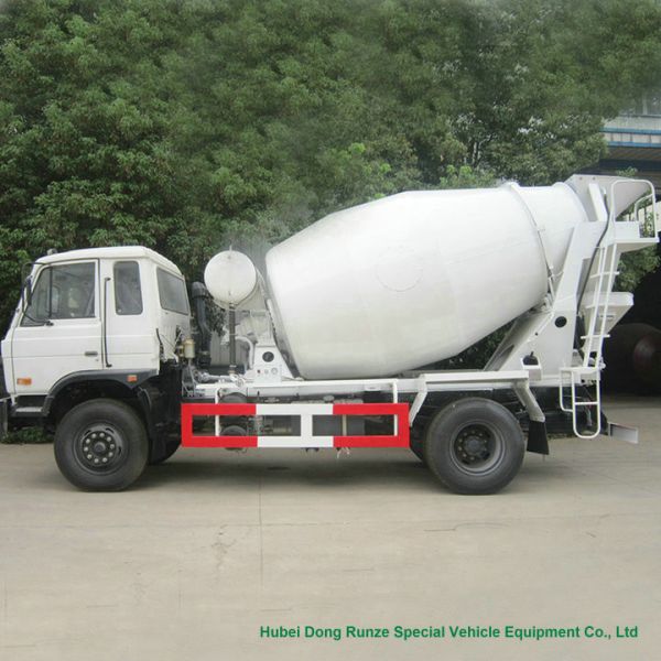Industrial 4x2 / 4x4 Mobile Concrete Agitator Truck 6 Cbm With 3 Seater