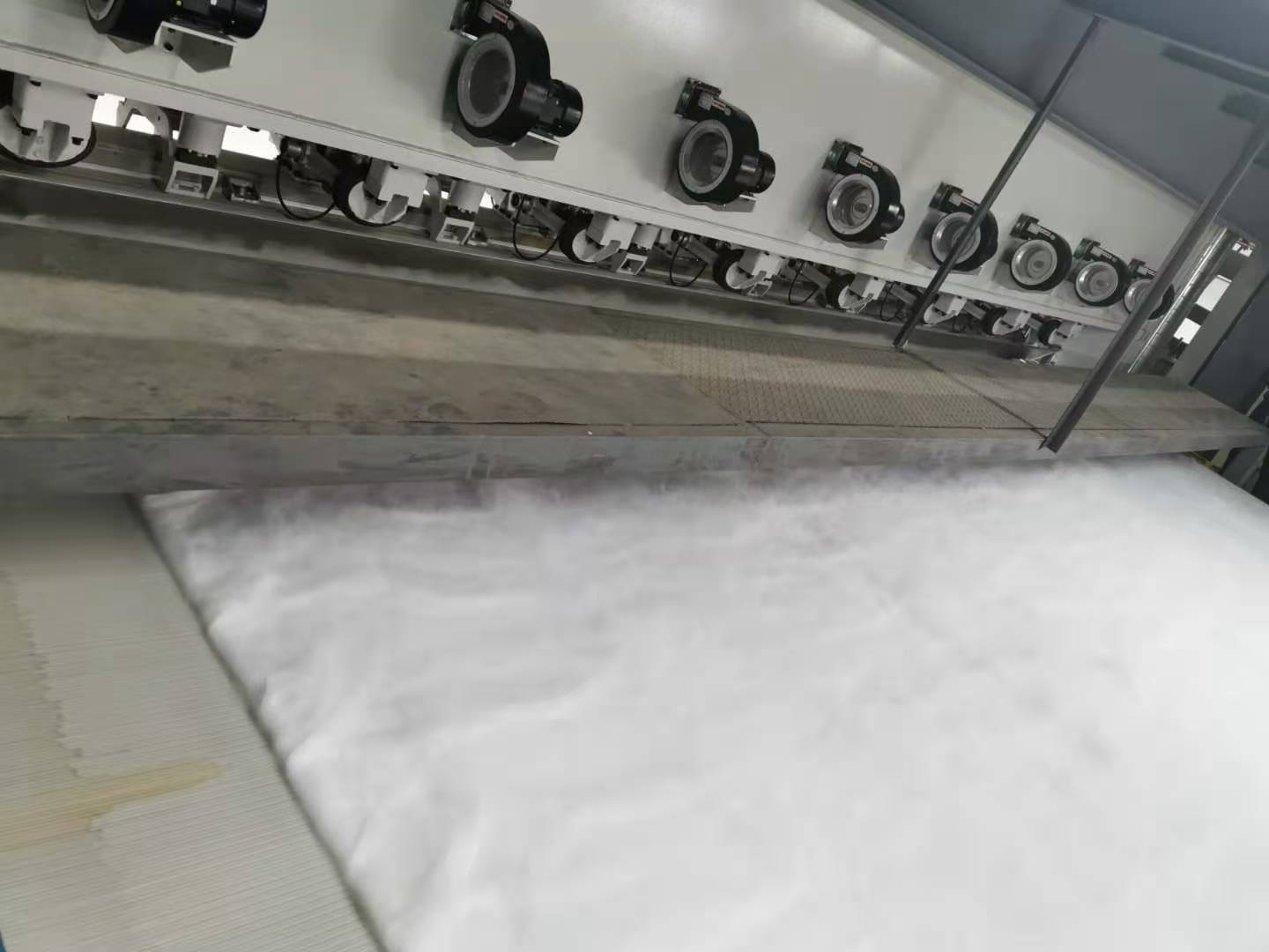 Фабрика ПП Длинные или короткие волокна Нетканые иглы проколотые Полиэстер Геотекстиль Нетканые геотекстиль для дорожного покрытия