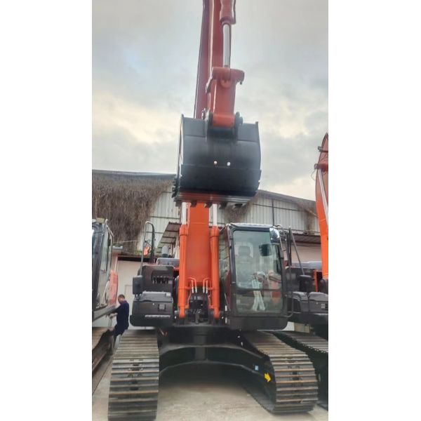 Used Hitachi 200-6A Excavator 20 Ton Tracked Excavator From China