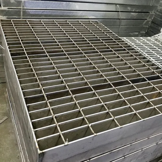 Galvanized Steel Grating with 15/20/30mm Bearing Bar Pitch for Drive Applications