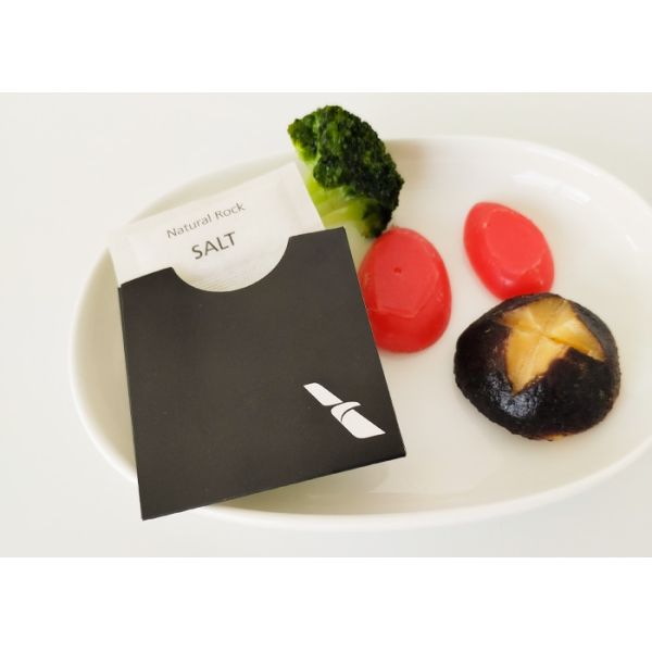 Сакет солено-пепепельного в упаковке, пачка солено-пепепельного в упаковке, покрытая