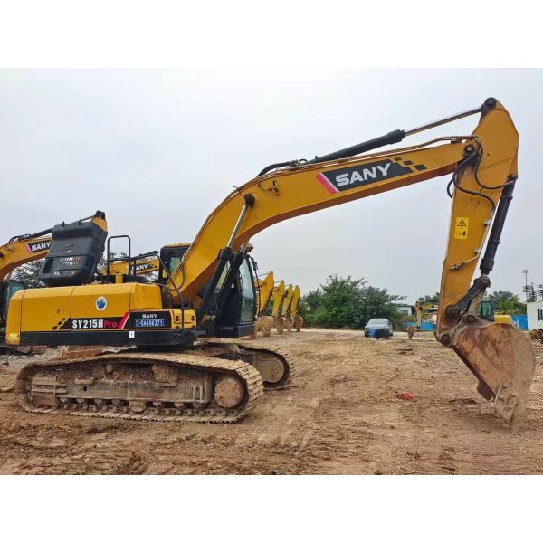 Excavateur grand Sany 215c machine de construction utilisée avec peu d'heures de travail