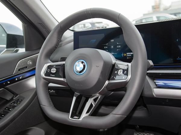 2025 BMW I5 Luxury Electric Cars Bonne performance xDrive Longue portée 651KM Fast Charging EV Nouveau modèle de berline avec toit ensoleillé BMW Série 5