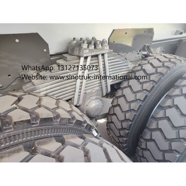 Heavy-Duty HOWO 8*4 400HP LHD Fuel Truck 40CBM Double Tank System For Long-Range Fuel Distribution