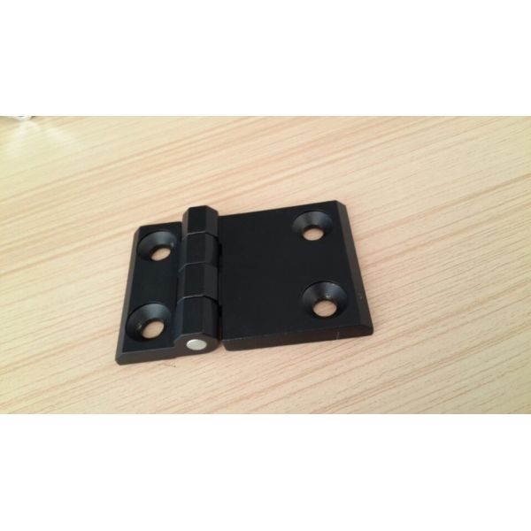 Петли из цинкового сплава на электрической панели