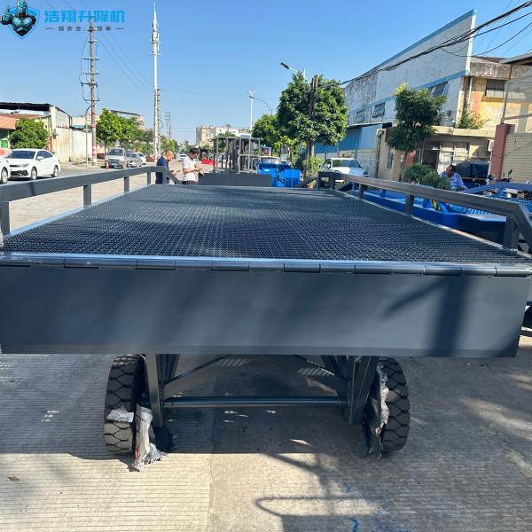 Manual Dock Ramp Forklift Helper With Adjustable Height Diamond Net For Skid Resistance