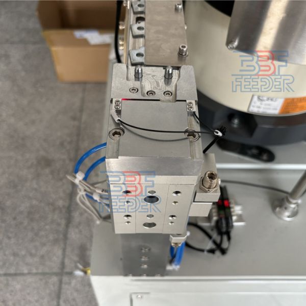 Automatic PLC Vibratory Bowl Feeder Metal Parts Vibrating Feeding