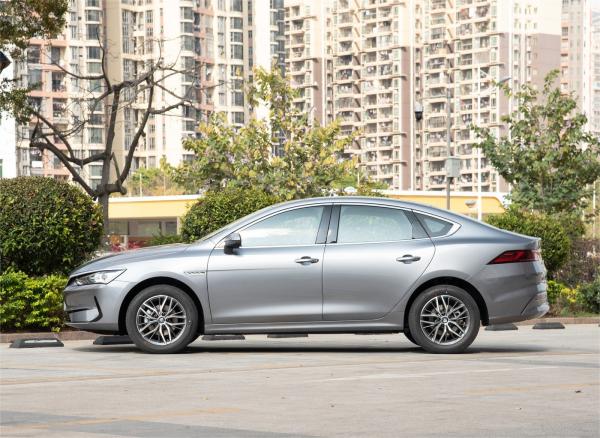 Sedan BYD Honor Qin Plus EV 510KM R17 Tire 100-200Nm