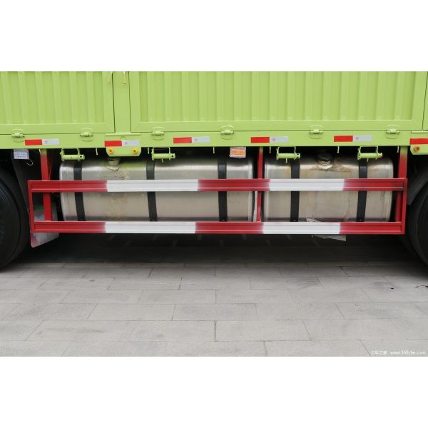 Jiefang Heavy Fence Truck Green Body High Roof 460HP 8X4 9.4m 12-Speed Diesel Truck