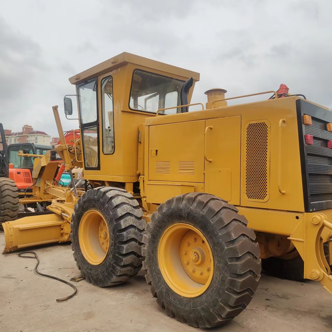 140K Grader 14 тонн Использованный дорожный градир