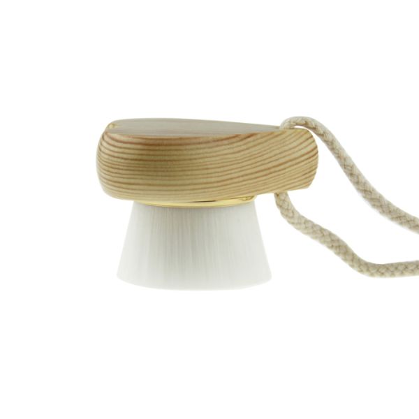 Heart Shape Facial Skin Cleansing Brush With 68mm Wooden Back