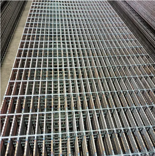 Serrated Galvanized Steel Grating with 20x3 Bearing Bar for Platform Drainage and Trench Covers